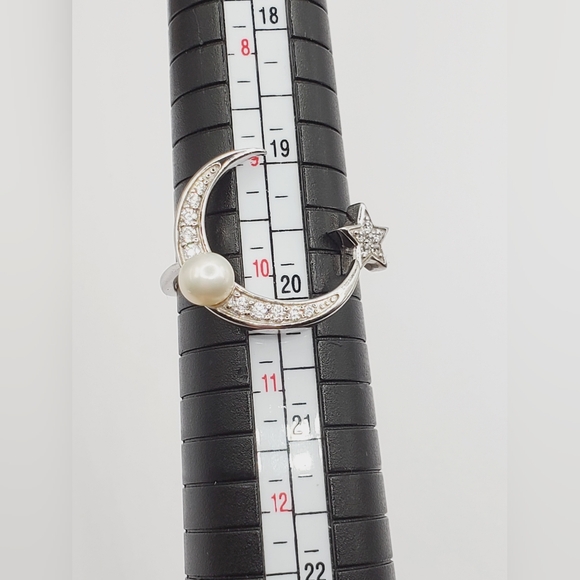 White Diamond Simulants & Pearl 925 Sterling Silver Moon & Star Ring - Picture 4 of 5